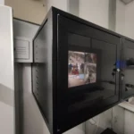 rack-com-monitores
